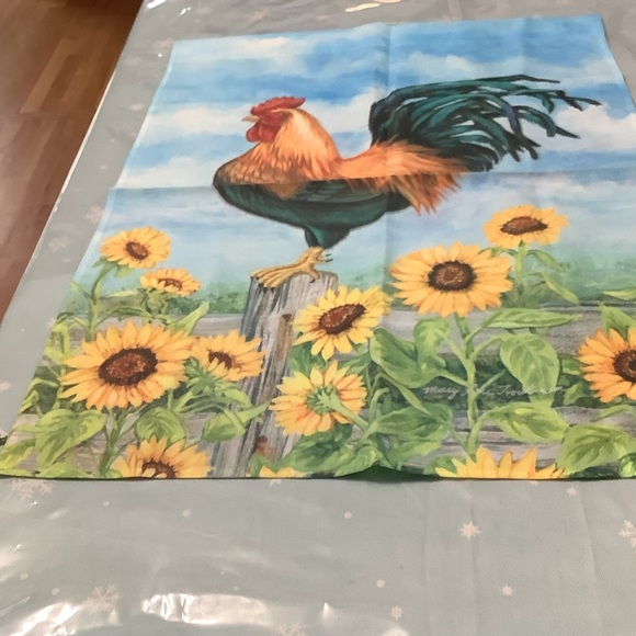 NWOT ROOSTER AND SUNFLOWER FLAG - Picture 2 of 4